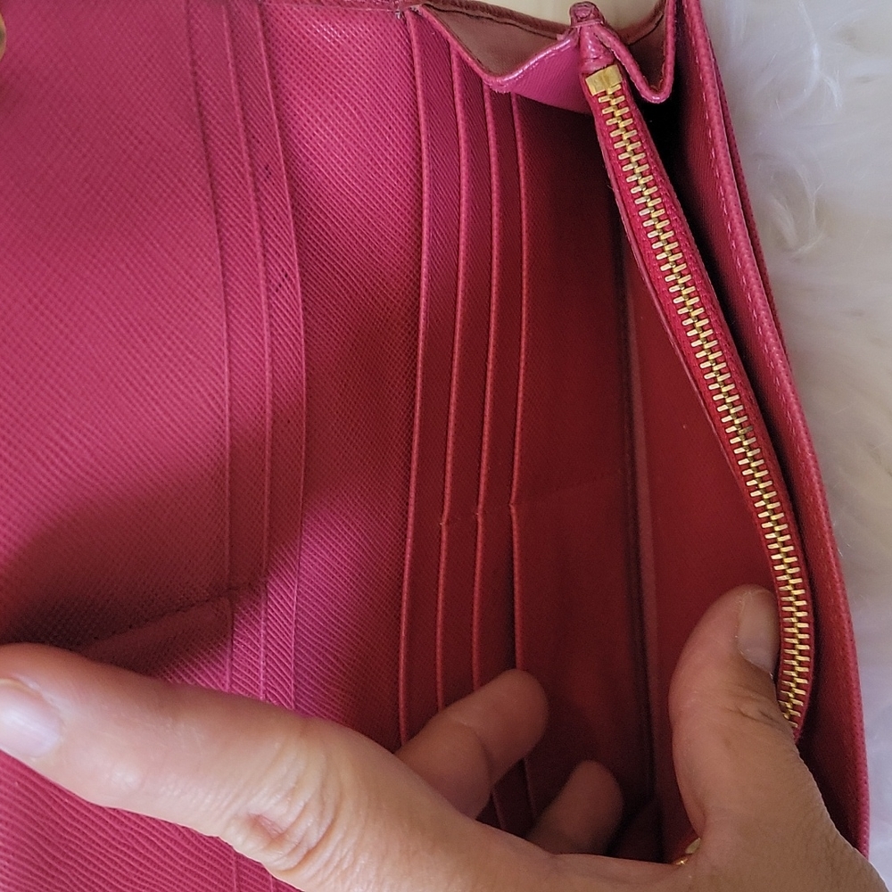 PRADA - Picture 12 of 16